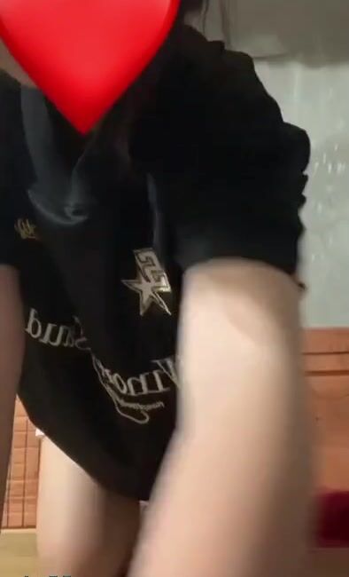 Phương thuỳ 2k9 quay clip sex gửi bạn trai - phần 2